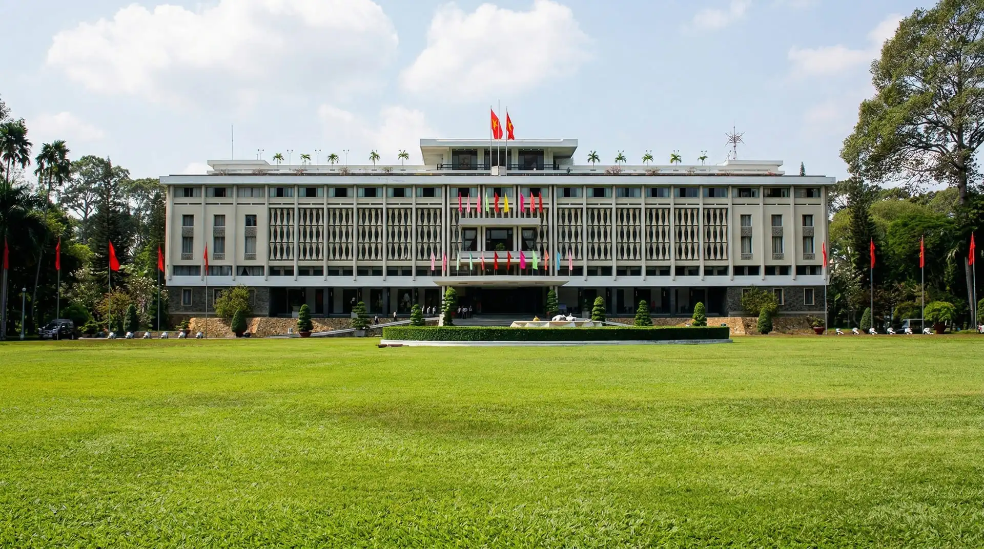 Mặt tiền Dinh Thống Nhất (Dinh Độc Lập) tại TP. Hồ Chí Minh - nơi ghi dấu sự kiện 30/4/1975