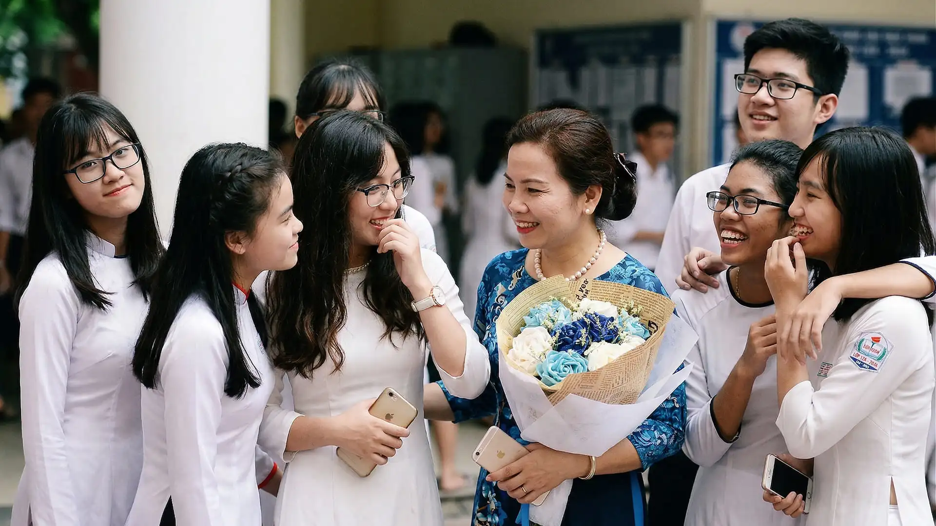 Học sinh vui mừng, biết ơn thầy cô giáo - tinh thần tôn sư trọng đạo ngày 20/11