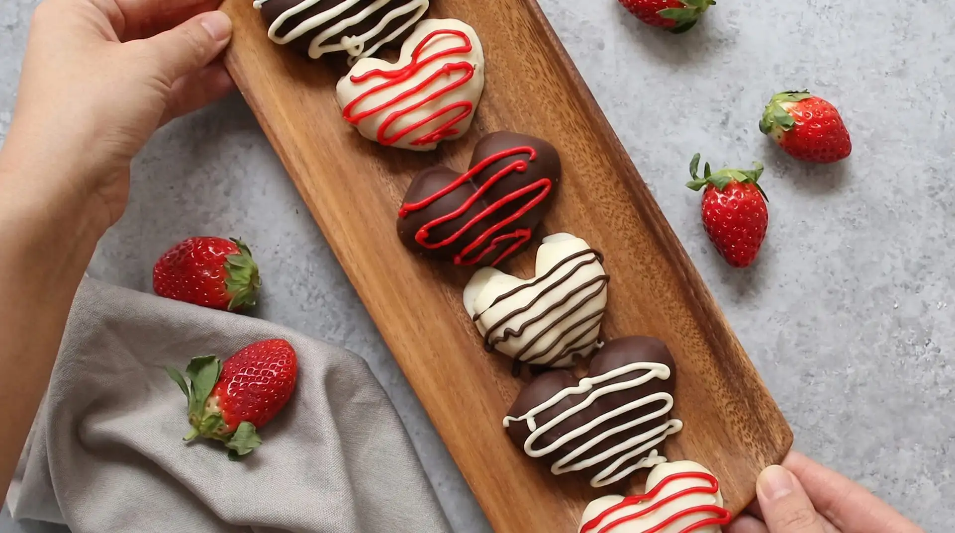 Hộp sô-cô-la Valentine hình trái tim - món quà ngọt ngào tượng trưng cho tình yêu lãng mạn ngày 14/2